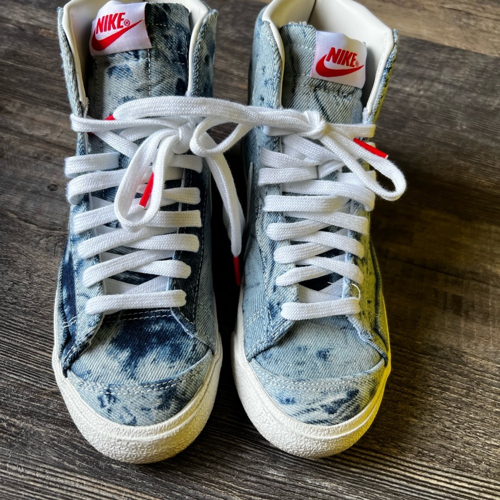Nike Womens High-Top Sneakers - Denim and White